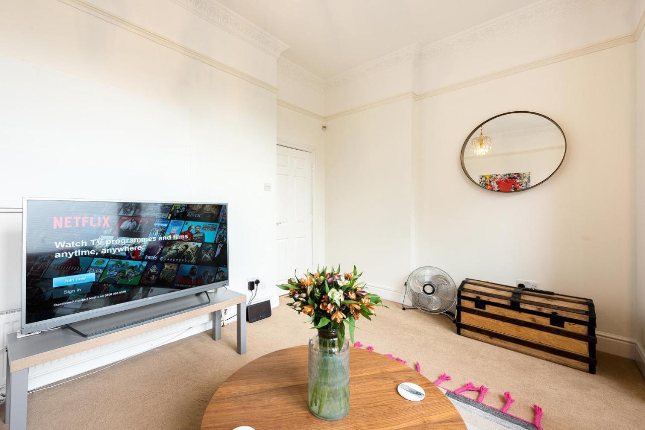 Heart Of Ealing Apartment With Garden Londra Exterior foto